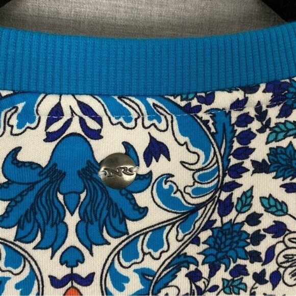 Northern Reflections Pullover Top Sz Medium Blue Floral Print Sweatshirt - Picture 4 of 5